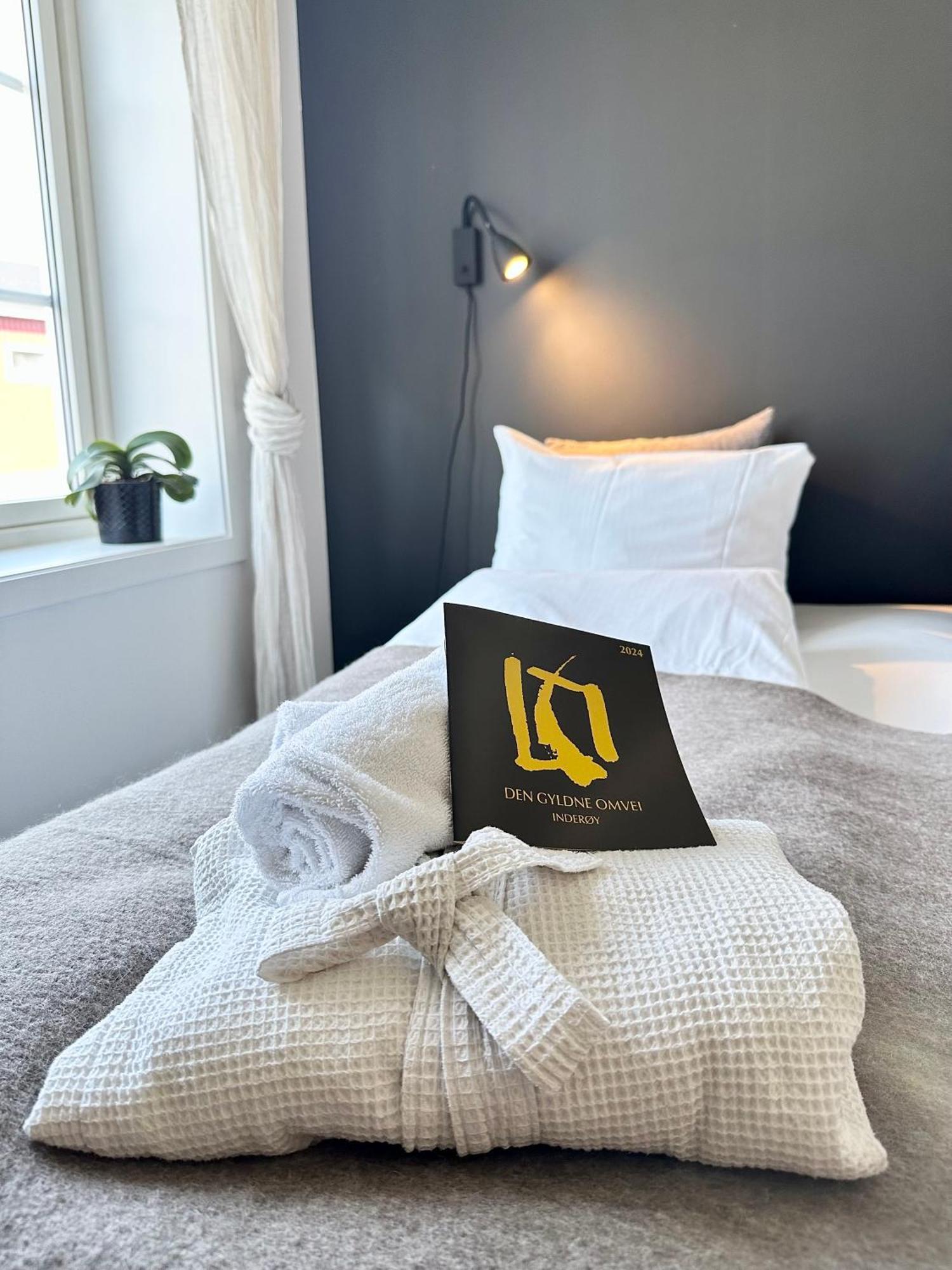 Hotel Saga, Unikt Badehotell Med 5 Rom, Sauna Og Badebrygge - Inderoy *