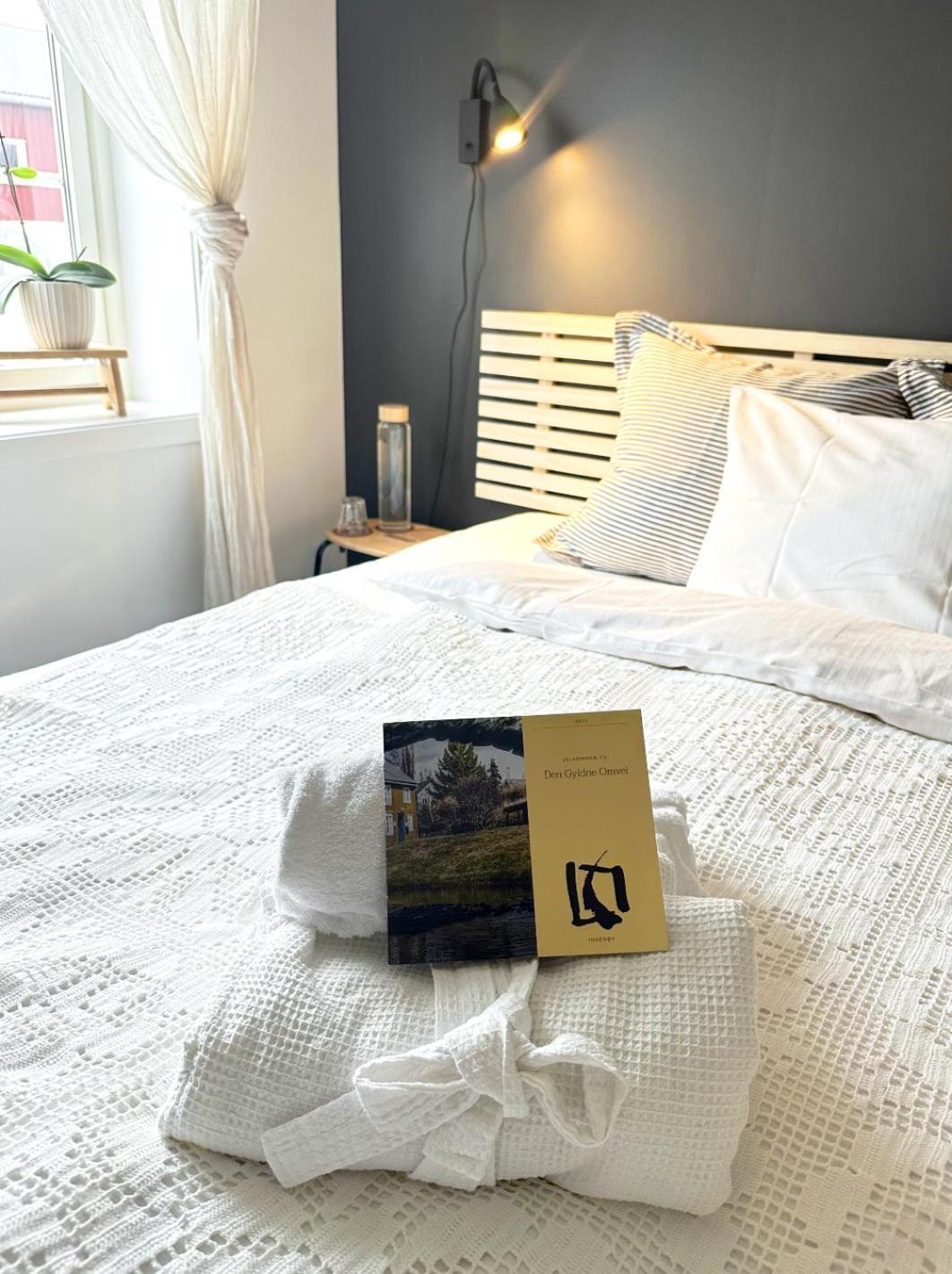 Saga, Unikt Badehotell Med 5 Rom, Sauna Og Badebrygge - Inderoy Hotel