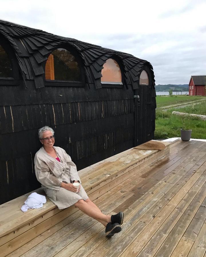 Hotel Saga, Unikt Badehotell Med 5 Rom, Sauna Og Badebrygge - Inderoy *