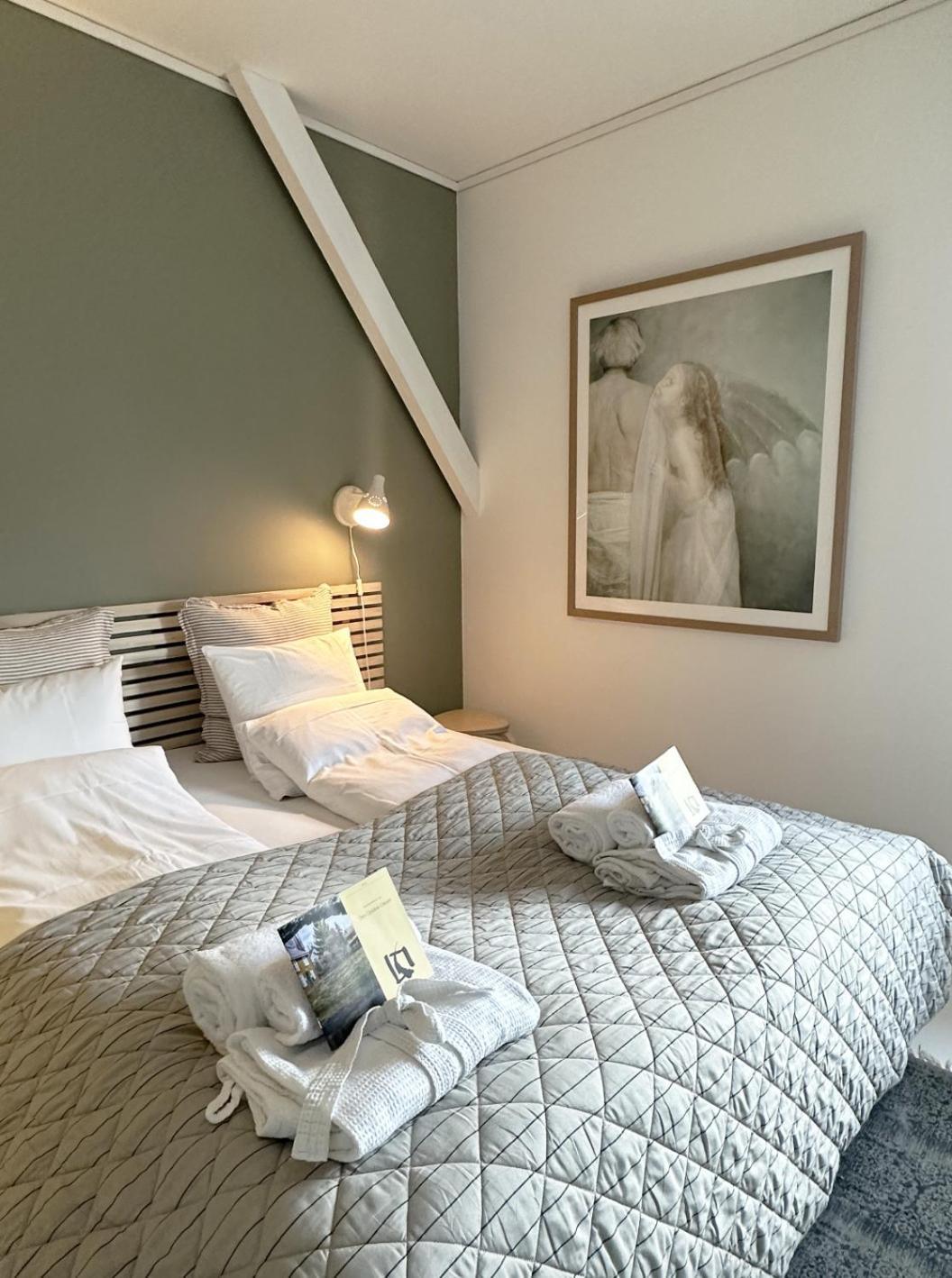 Saga, Unikt Badehotell Med 5 Rom, Sauna Og Badebrygge - Inderoy